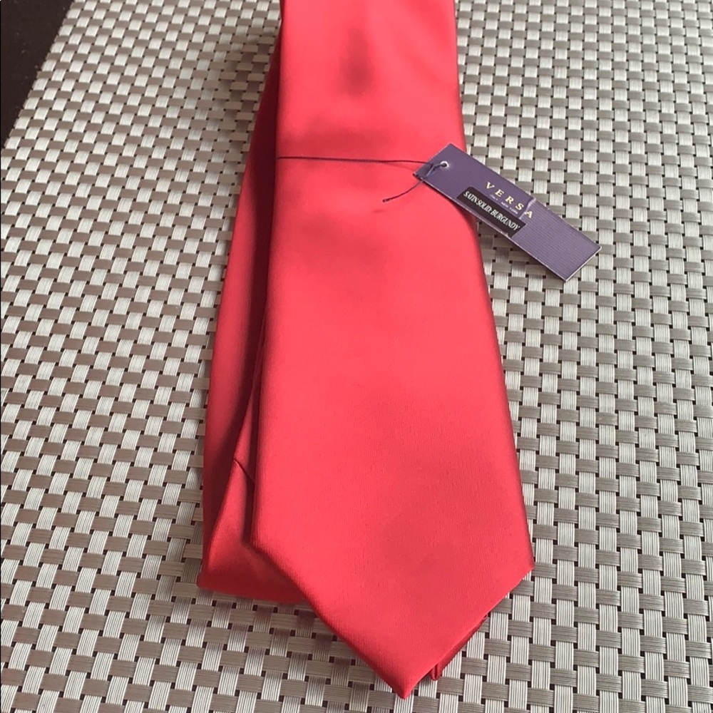 Versa NWT tie